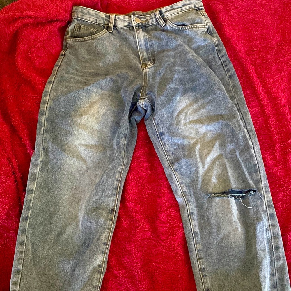 Light Denim Jeans with One Rip